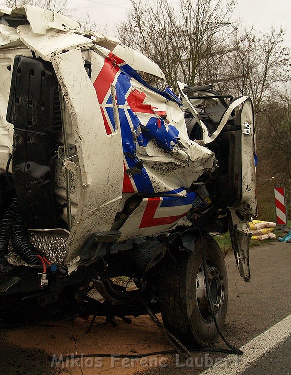 LKW stuerzt um A 3 Rich Frankfurt AK Heumar P1031.JPG